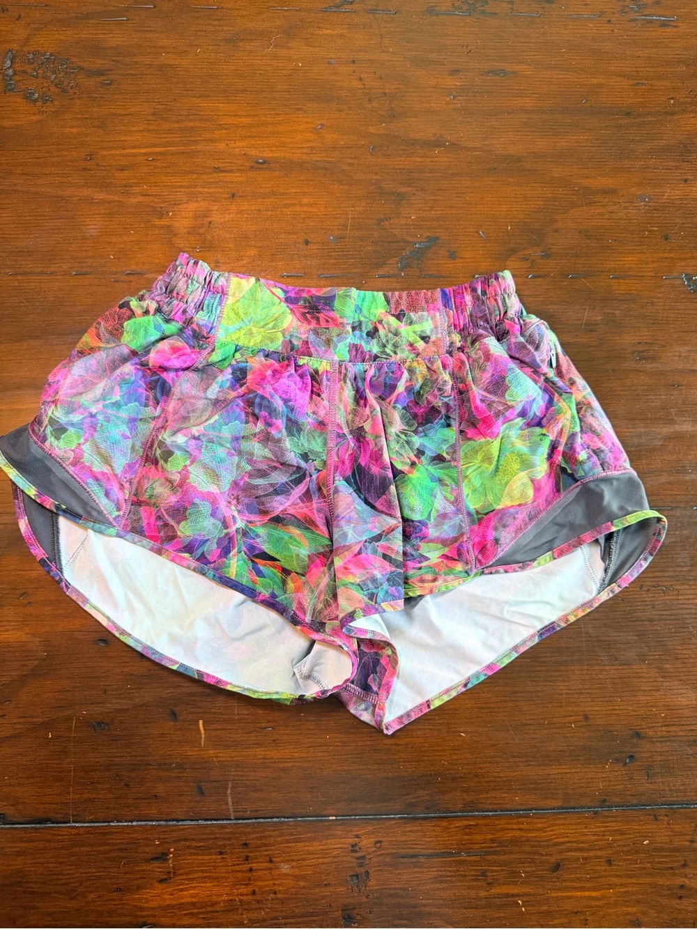lululemon Size 6 Multicolor Abstract Lined Running Athletic Shorts